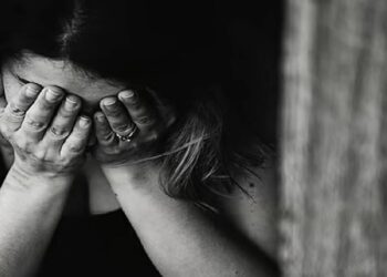 ६ वर्षीय मुलाचा आधी गळा आवळला, नंतर जाळले