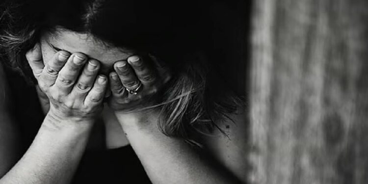 ६ वर्षीय मुलाचा आधी गळा आवळला, नंतर जाळले