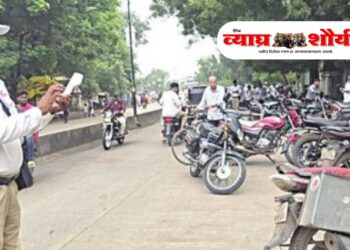 अमळनेर-धुळे रस्त्यावर अवैध पार्किंगमुळे रहदारीला अडथळा; नागरिक संतप्त