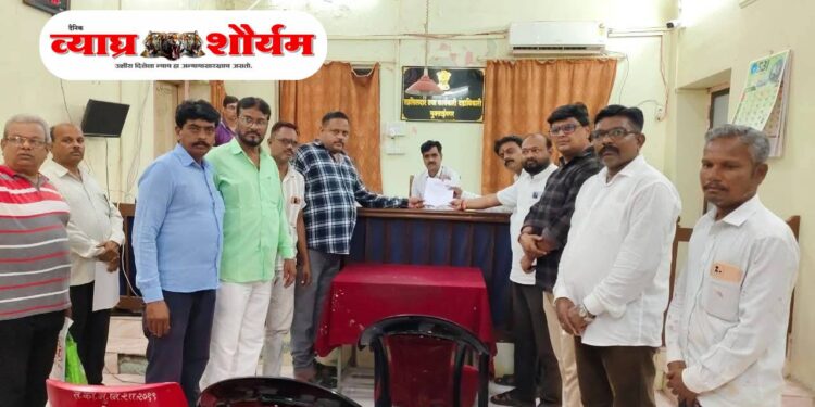 मुक्ताईनगर तालुक्यातील अतिवृष्टीग्रस्तांना मदत मिळावी – तहसीलदारांना निवेदन