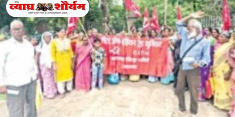 जळगावात माकपचे धरणे आंदोलन