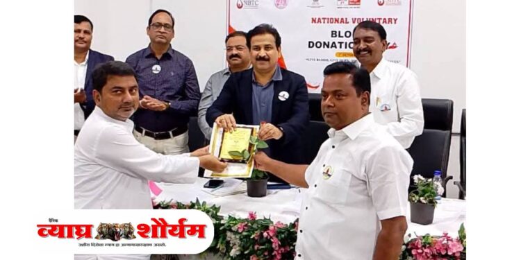 वैद्यकीय महाविद्यालय रुग्णालय तर्फे मालिक फाउंडेशनचा गौरव