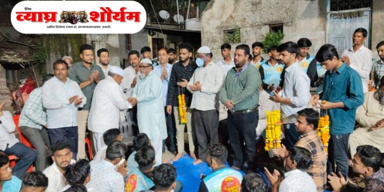 मानवतेचा आदर्श: यावलमध्ये दुर्गा उत्सव मंडळाचा पीडित परिवाराकडून सन्मान