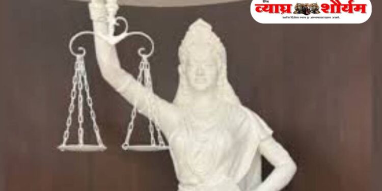 गैरवर्तन प्रकरणी दोन जिल्हा न्यायाधीशांना बडतर्फी