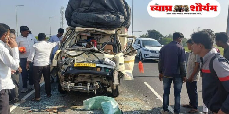 पिकअपची ट्रॅक्टरला जोरदार धडक; वाहनचालकाचा जागीच मृत्यू