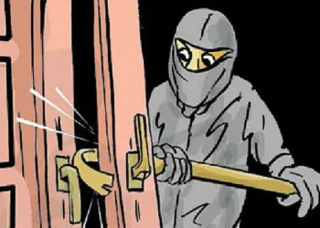 विवरे येथे चोरटयाचा धुमाकुळ, तीन घरात चोरी