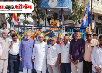 महापरिनिर्वाण दिनानिमित्त डॉ. बाबासाहेब आंबेडकरांच्या पुतळ्यास पुष्पांजली