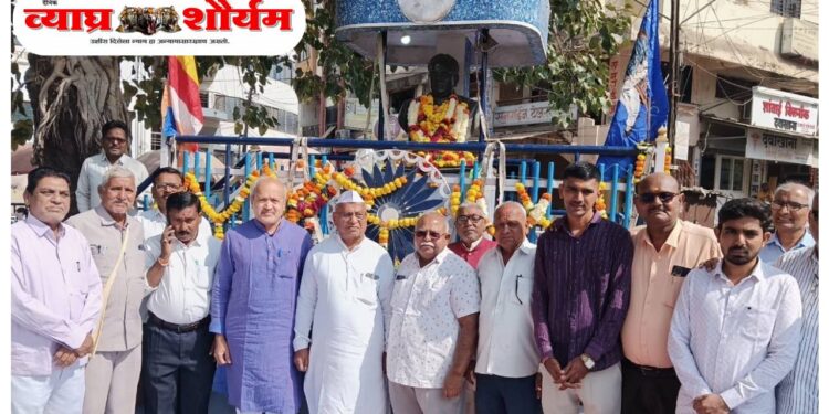 महापरिनिर्वाण दिनानिमित्त डॉ. बाबासाहेब आंबेडकरांच्या पुतळ्यास पुष्पांजली