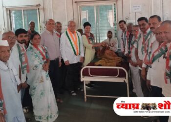 चोपडा तालुका राष्ट्रीय काँग्रेस कमिटीच्या वतीने उपजिल्हा रुग्णालयात रूग्णांना फळवाटप…!