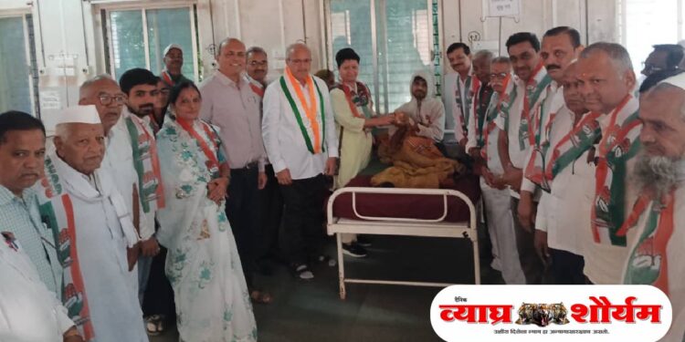 चोपडा तालुका राष्ट्रीय काँग्रेस कमिटीच्या वतीने उपजिल्हा रुग्णालयात रूग्णांना फळवाटप…!