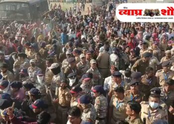 अधिवेशनावर जाणारा लोटांगण मोर्चा पोलिसांनी अडवला